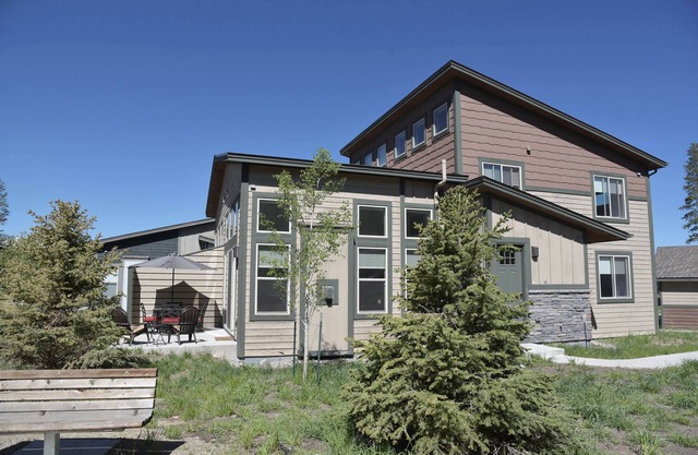 Cozy retreat and steps from trails, river, bus and easily walkable to downtown