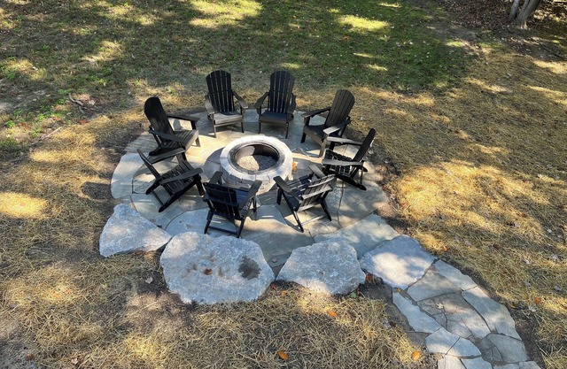 Cozy Retreat ~ Fall Views ~ Firepit ~ Lake Access