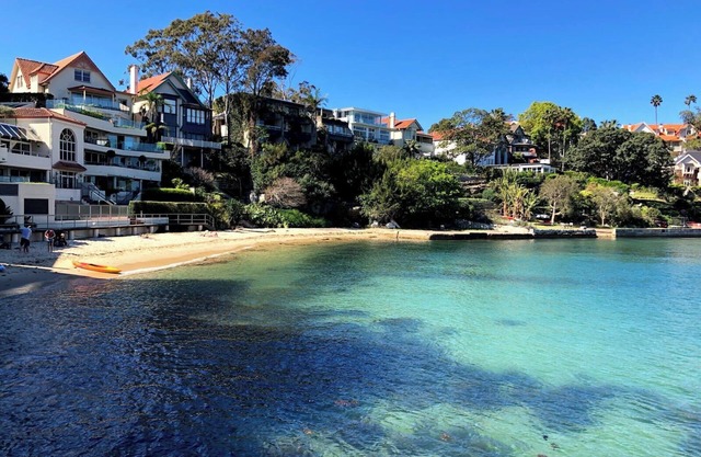 Cozy Retreat with Balcony in Crows Nest