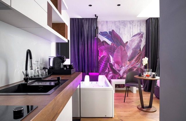 Cozy room with whirlpool bath and kitchenette in the center of Palermo