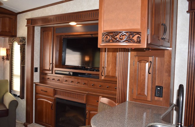 Cozy RV in Wonderful Lake Placid with WiFi, AC, fitness room