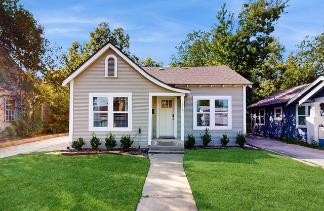 Cozy San Antonio home with Cowboy pool, kitchen, TV & WIFI, great location