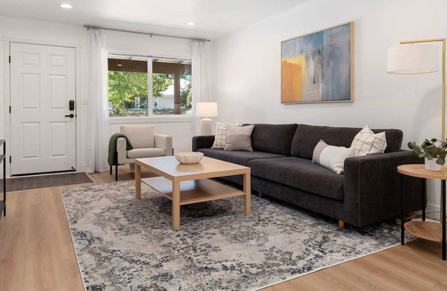 Cozy & Sleek 2-Bedroom Home | Central Sacramento