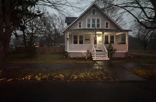 Cozy spot close to the Greenbrier bike trails and river and the Snowshoe resort!