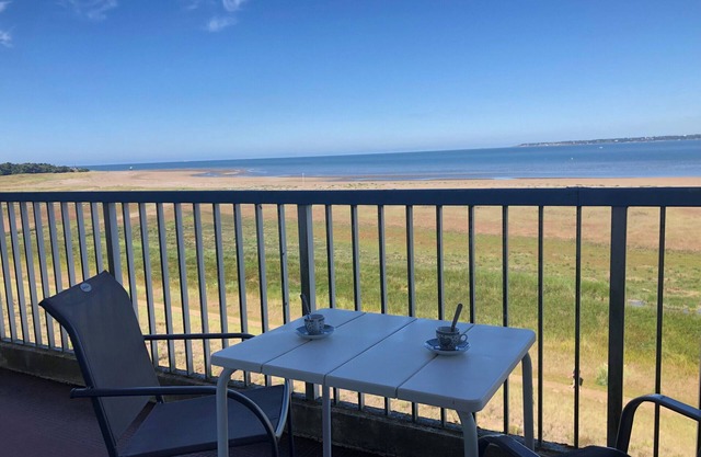 Cozy studio with balcony in Saint-Brevin, sleeps 3