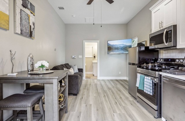 Cozy Studio 3 mi to Downtown/Med Ctr w/Wi-Fi