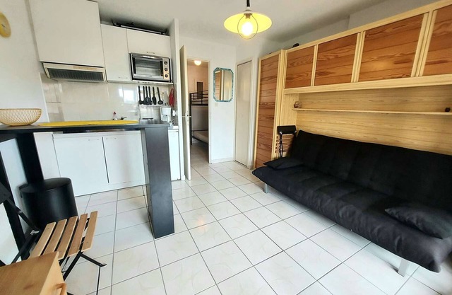 Cozy Studio Apartment with Pool Access near Beach in Marseillan, Sleeps 4