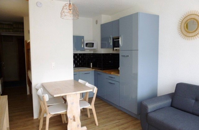 Cozy Studio for 4 with Balcony, Ski-In/Ski-Out Access, Free Parking, and Ski Locker