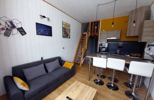 Cozy Studio, Ideal for 4, Renovated, Ski-in/Ski-out, WiFi, Pet-Friendly, Non-Smoking