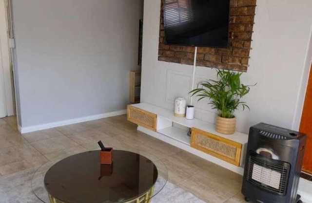 Cozy studio in adorable Kempton Park with AC, WiFi
