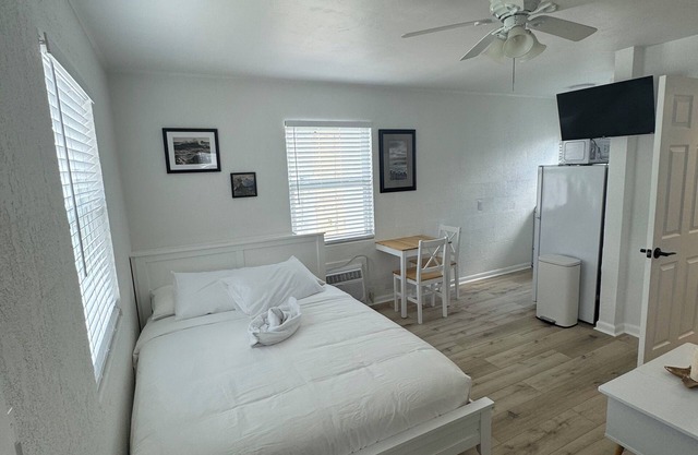 Cozy Studio Nestled In the heart of WPB