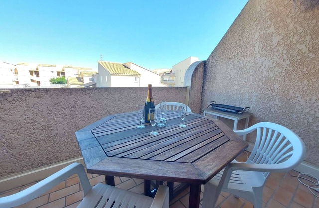 Cozy Studio with Pool Access, Terrace, and Parking - Pet Friendly!