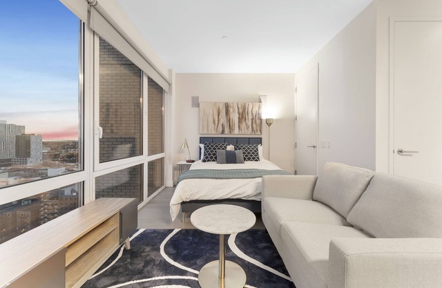 Cozy studio with fitness room, WiFi in lovely Queens