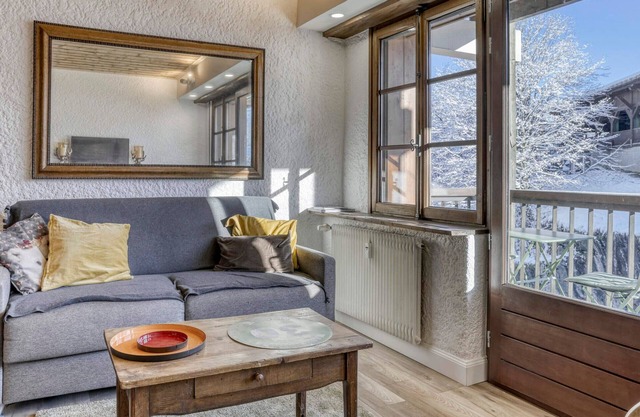 Cozy studio with mountain nook, near cable car, wifi and parking