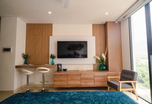 Cozy & Stylish Beachfront Apartment