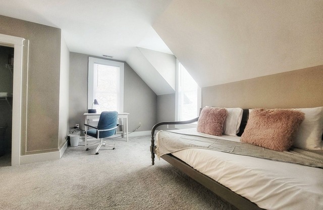 Cozy & Stylish Single Family Home in Down Town DSM