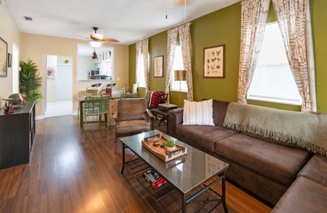Cozy Tampa Getaway Mins from Downtown & Beaches