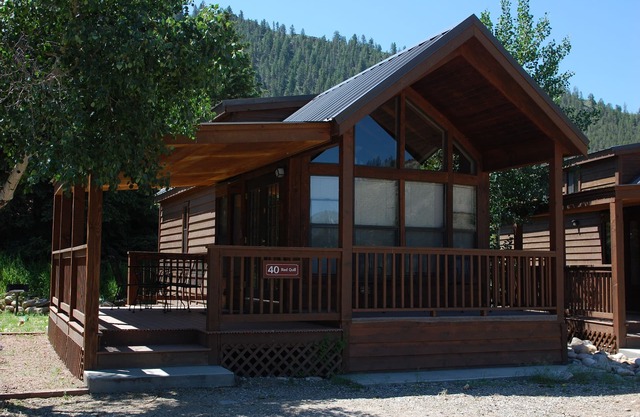 Cozy "Tiny Home" style Cabin Perfect for Couples and Families