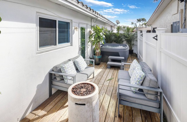 Cozy tropical home/Fishing near the ocean!