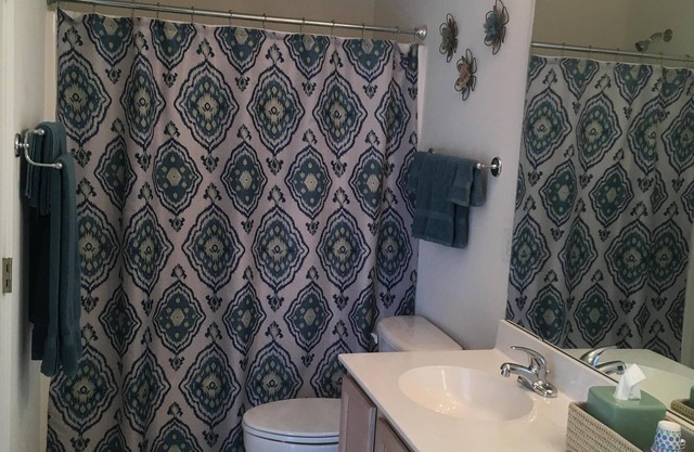 Cozy two bedroom condo nestled in the pines close to the city of Charelston SC.