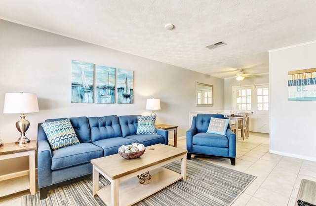 Cozy, Updated 2 BD/1.5 BA Beachside Townhouse Just Off Fletcher Avenue! New Deck!