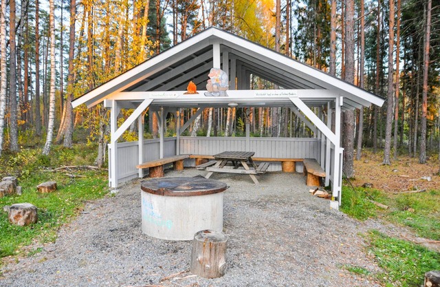 Cozy vacation apartment in beautiful wooded surroundings, directly on the Klarälvsbanan cycle path.