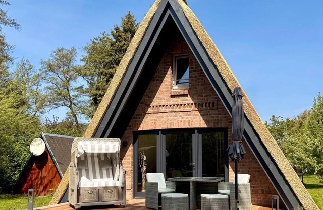 Cozy vacation home on the island of Rügen on the fine Baltic Sea sandy beach