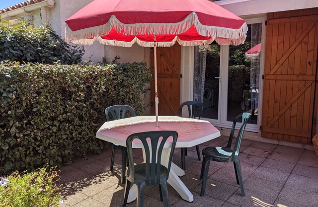 Cozy Villa with Mezzanine, Terrace, Garage, Near Beach (5 Pers)