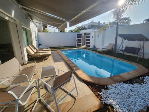 Cozy villa with private pool in harhoura