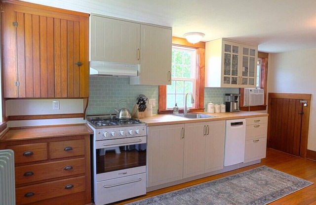 Cozy Village Cottage Within Walking Distance to the Beach and Downtown