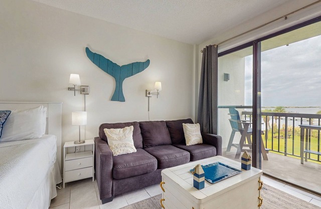 Cozy, waterfront studio condo with pool, dock & beach access