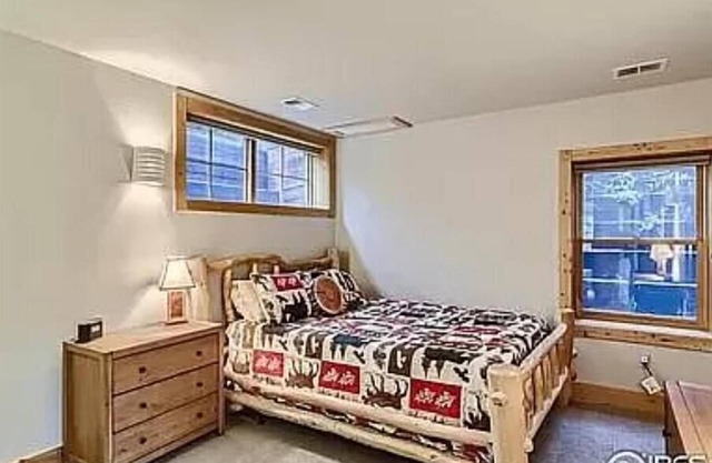 Cozy waterfront chalet at headwaters of Little Thompson river