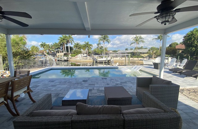 Cozy waterfront minutes from the beach! Great fishing, Inground Saltwater Pool