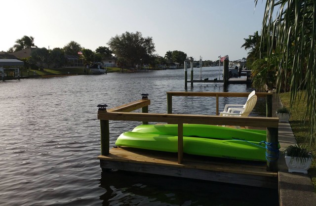 Cozy Waterfront/Private Pool Home-Great location!
