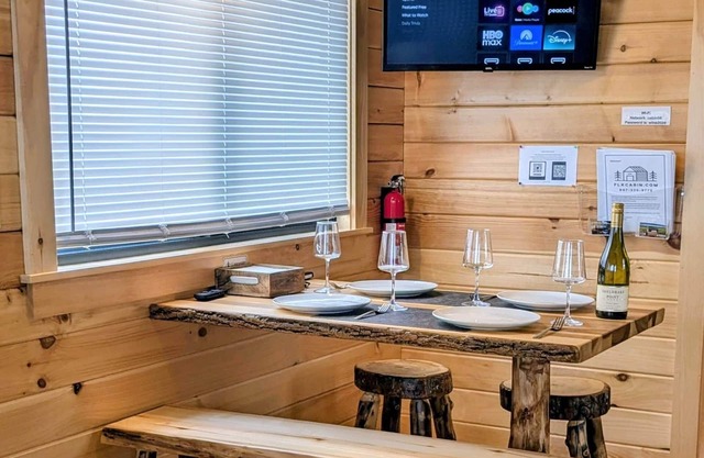 Cozy Wine Cabin escape with Breathtaking Views 4