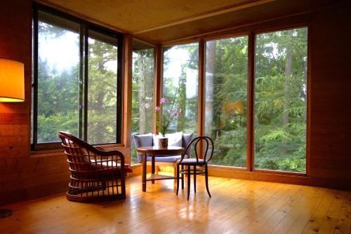 Cozy Wooden Home Getaway & Onsen