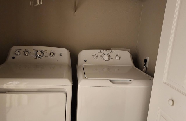 Cozy1 bedroom condo with addtl sofa bed. 5 minutes away from EVERYTHING you need