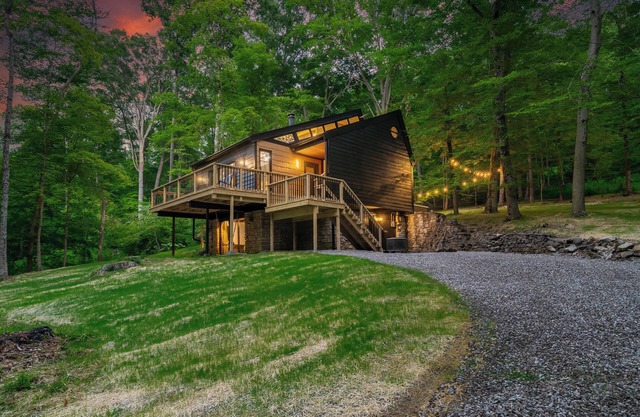 CozyHollow Fishing, game garage & modern interior. Close to Columbus + Nashville