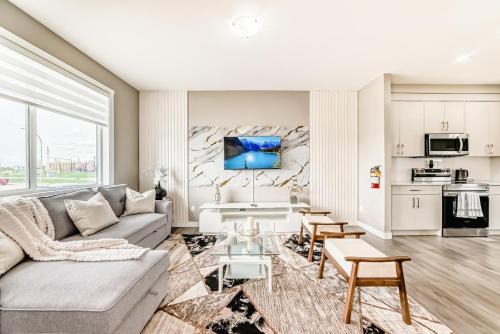 Cozyhub Vacation Rental Calgary-3Bedroom with AC