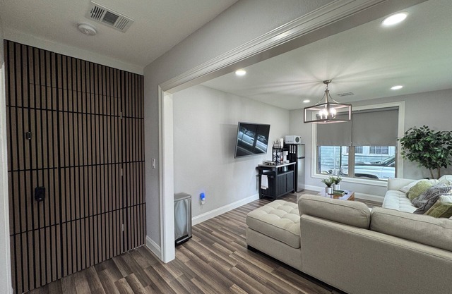 CozyStay EADO Apartment