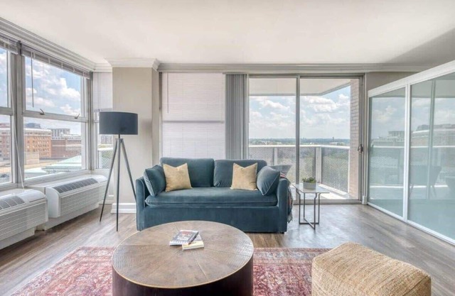 CozySuites 800 Tower 1BR w/gym! 22