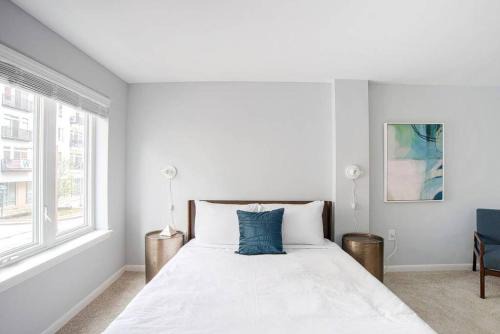 CozySuites l 2BR Loft, Monument Circle, Indy