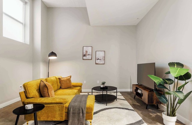 CozySuites Modern 1BR | OTR District #04