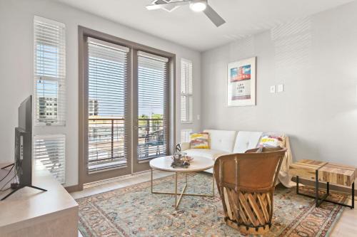 Cozysuites PHX RORO Gym, Pool, Pets, Parking! #2