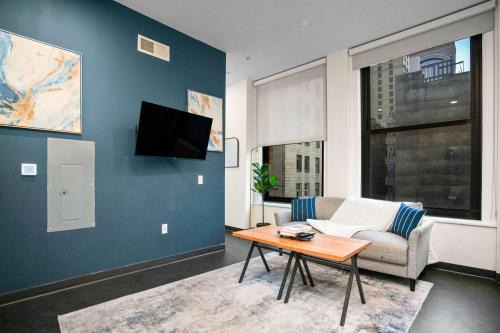 CozySuites Stunning 1BR in Downtown Pitts 35
