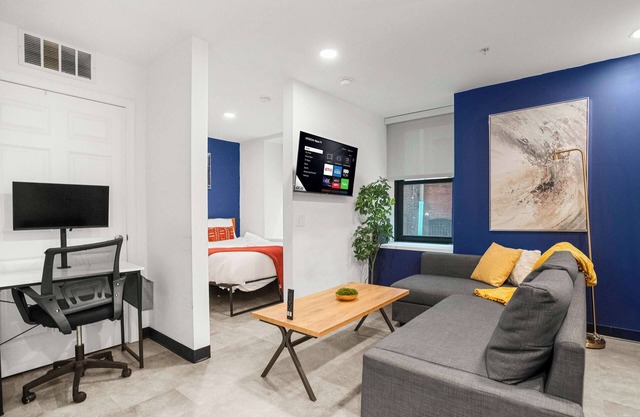 CozySuites Stunning 1BR in Downtown Pitts #4