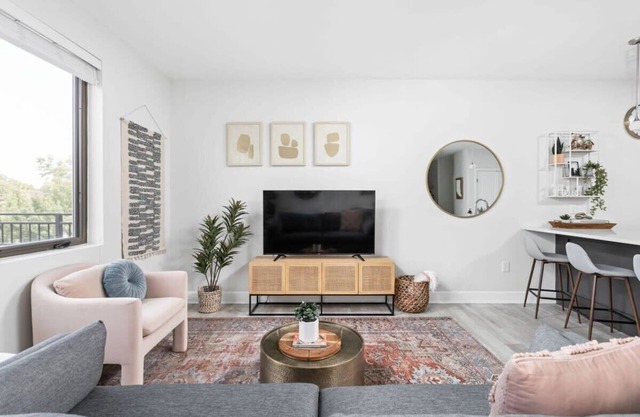 CozySuites Stylish 2BR at Meridian Kessler