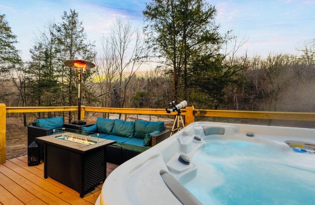 Creekside A-frame Hot Tub 1st FL King Suite🖤PET