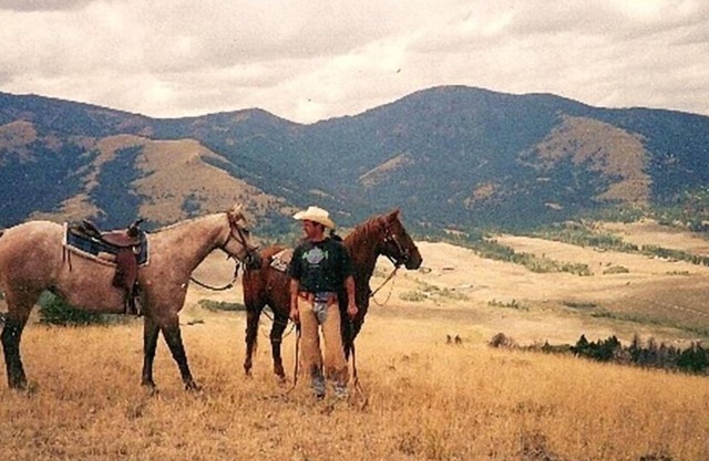 Creekside Cabin near Yellowstone - horse rides, rafting, zip lining, hiking