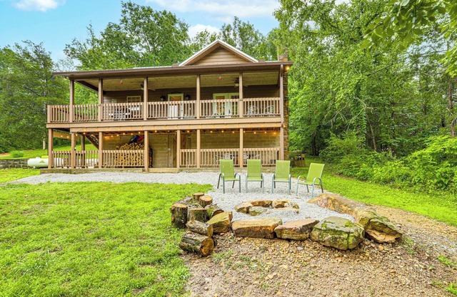 'Creekside Hideaway' w/Fire Pit + Creek Access!